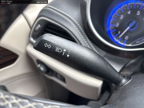 Used 2023 Chrysler Pacifica Limited FWD image 23