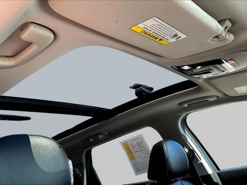 Used 2023 Kia Sorento S w/ Panoramic Sunroof Package AWD/4WD image 19