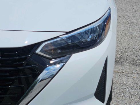 Used 2024 Nissan Sentra SV FWD image 11