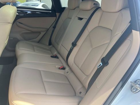 Used 2020 Porsche Macan AWD/4WD image 19