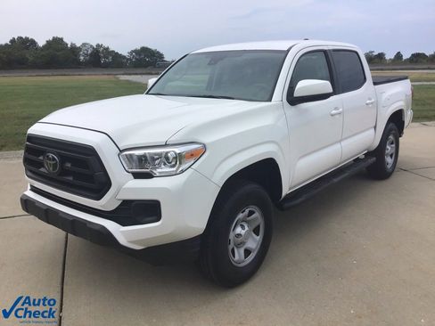 Used 2022 Toyota Tacoma SR image 2
