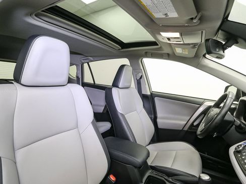 Used 2018 Toyota RAV4 Limited AWD/4WD image 21