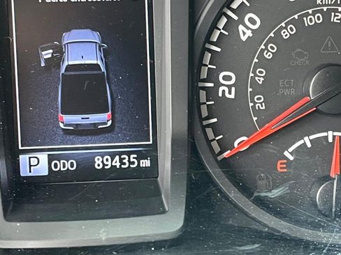 Used 2018 Toyota Tacoma SR RWD image 10