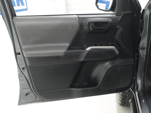 Used 2019 Toyota Tacoma SR5 RWD image 6