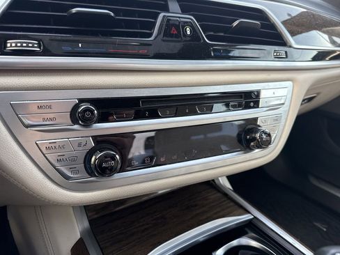 Used 2018 BMW 750i xDrive image 19