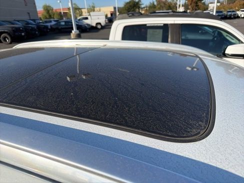 Used 2023 Volvo XC40 B5 Ultimate w/ Protection Package Premier image 3