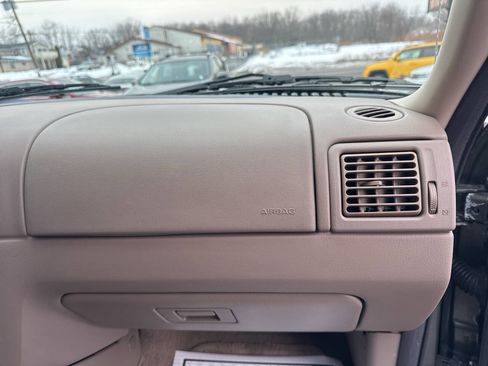 Used 2004 Ford Explorer Eddie Bauer image 28