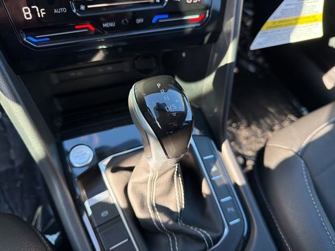New 2025 Volkswagen Taos SE image 18