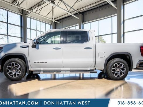 Used 2022 GMC Sierra 1500 SLT AWD/4WD image 2