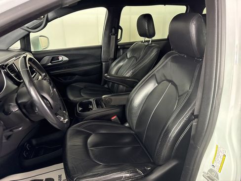 Used 2021 Chrysler Pacifica Touring w/ S Appearance Package FWD image 14