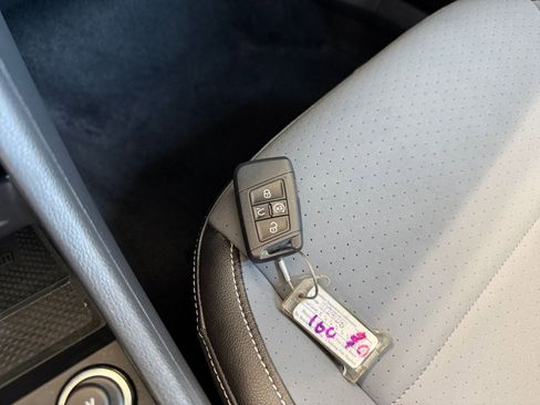 Used 2025 Volkswagen Jetta SE image 22