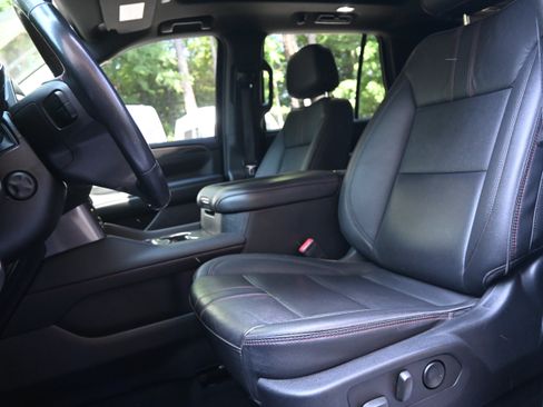 Used 2022 Chevrolet Tahoe RST w/ Luxury Package AWD/4WD image 16