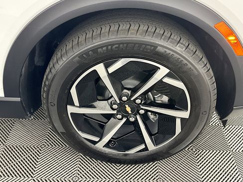 Used 2025 Chevrolet Equinox EV LT image 11