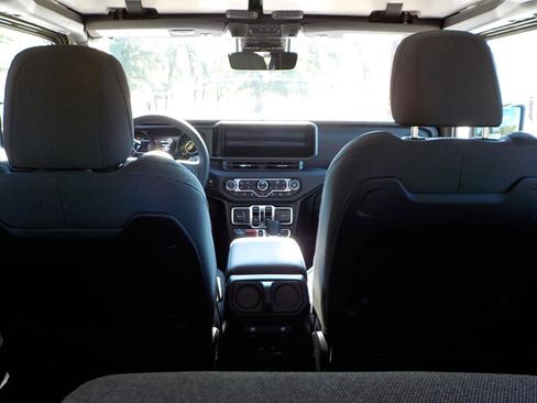 New 2025 Jeep Wrangler Unlimited Rubicon w/ Technology Group image 10