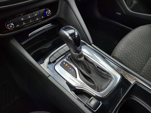 Used 2019 Buick Regal Preferred w/ Sights and Sounds Package image 26