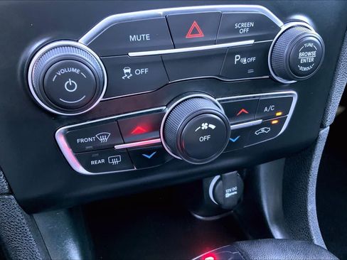 Used 2022 Dodge Charger SXT RWD image 34