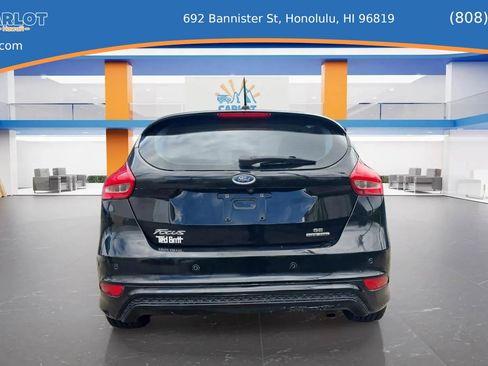 Used 2016 Ford Focus SE w/ SE Sport Package FWD image 3