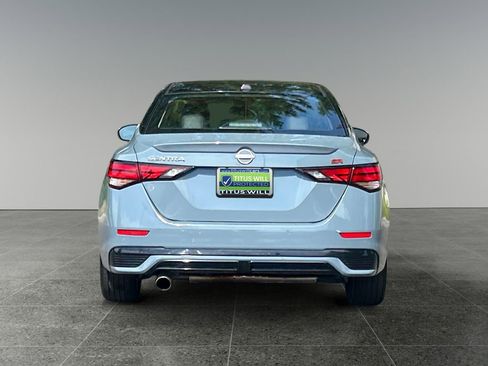 Used 2025 Nissan Sentra SR w/ SR Premium Package FWD image 9