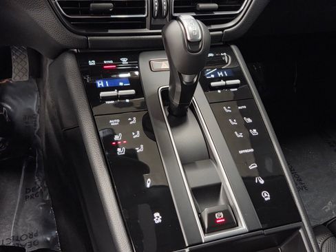 New 2026 Porsche Macan Turbo image 24