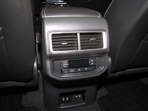 Used 2024 Volkswagen Atlas SE FWD image 17