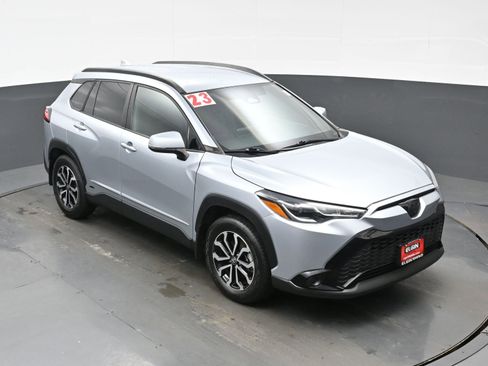 Used 2023 Toyota Corolla Cross SE image 32