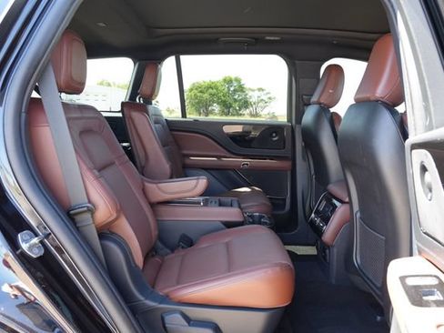 Used 2025 Lincoln Aviator Reserve w/ Jet Appearance Package AWD/4WD image 21