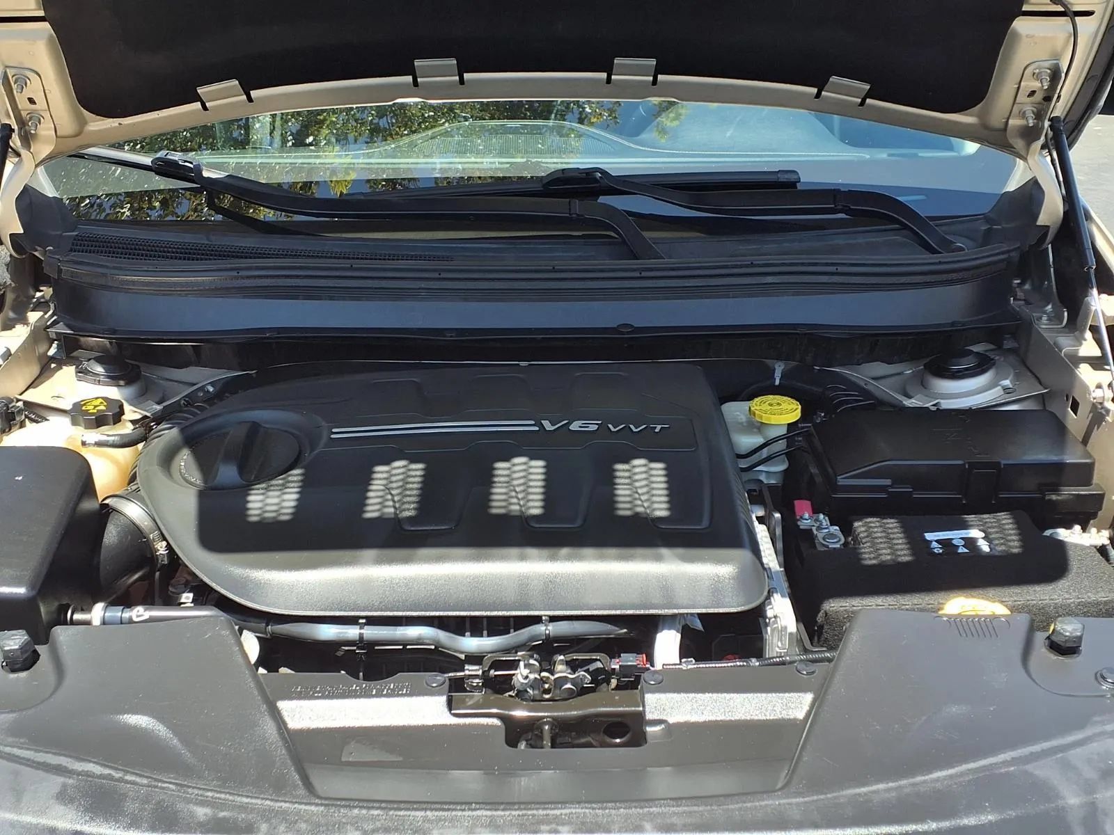 Used 2014 Jeep Cherokee Latitude w/ Comfort/Convenience Group FWD image 4