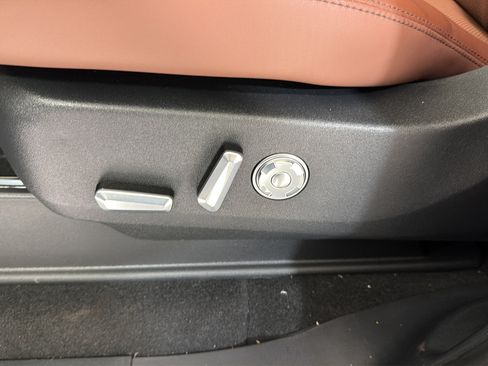 New 2026 Lincoln Navigator L Reserve AWD/4WD image 10