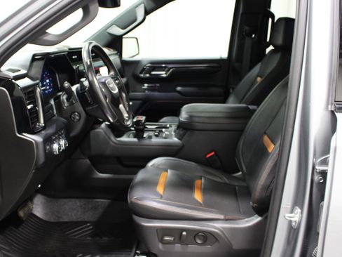 Used 2023 GMC Sierra 1500 AT4 w/ AT4 Preferred Package AWD/4WD image 3
