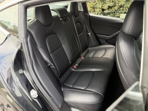 Used 2018 Tesla Model 3 image 39