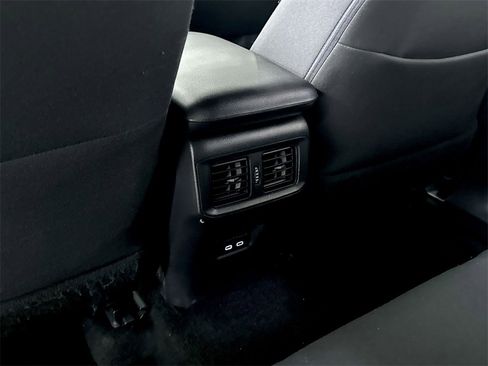 Used 2024 Toyota RAV4 SE image 24