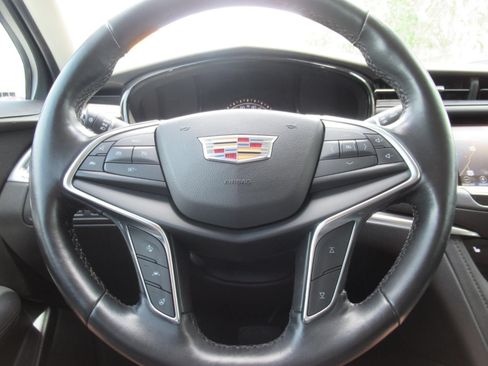 Used 2018 Cadillac XT5 Luxury w/ Driver Awareness Package AWD/4WD image 22