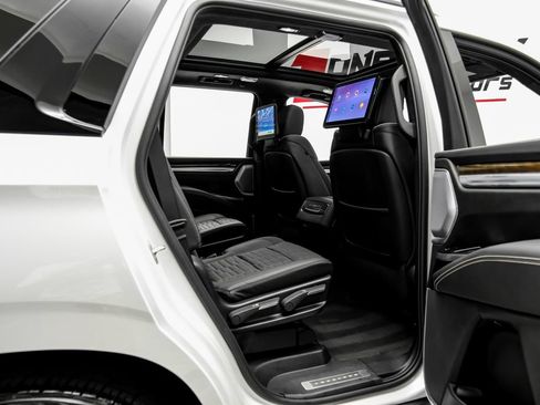 Used 2025 Cadillac Escalade Sport Platinum AWD/4WD image 53