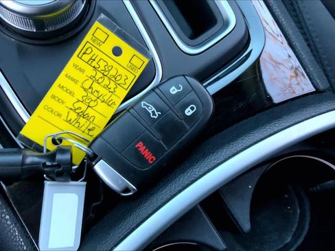 Used 2023 Chrysler 300 Touring w/ Sport Appearance Package image 15