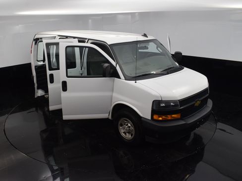 Used 2022 Chevrolet Express 2500 w/ Driver Convenience Package image 30