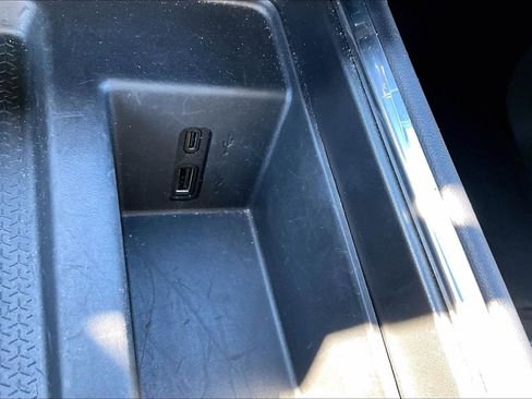 Used 2025 GMC Acadia Elevation image 16