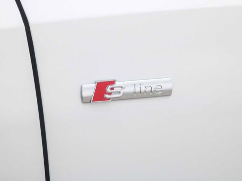Used 2025 Audi Q3 2.0T Premium w/ Convenience Package AWD/4WD image 7