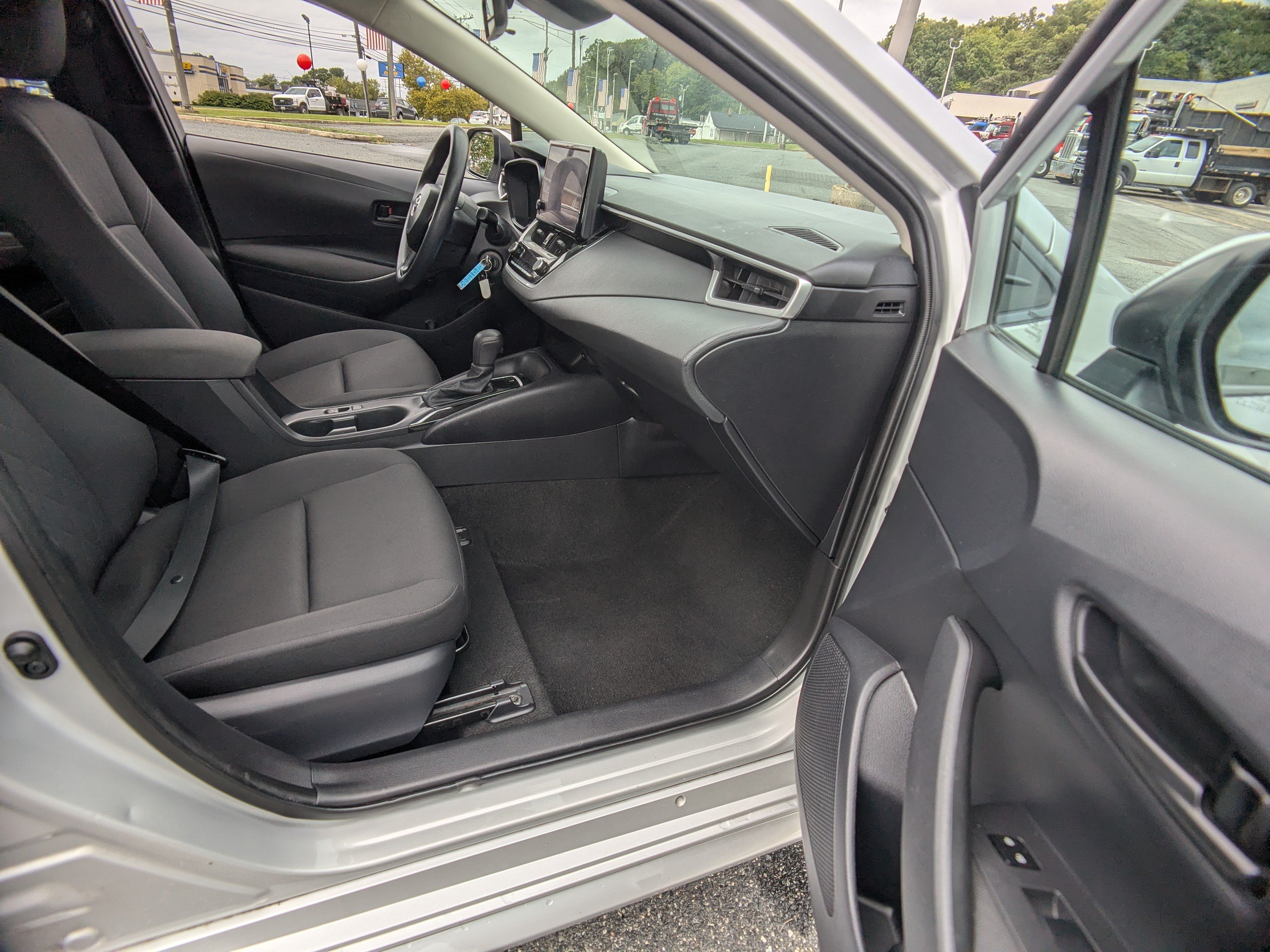 Used 2024 Toyota Corolla LE FWD image 12