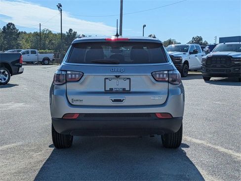 Used 2022 Jeep Compass Latitude image 4