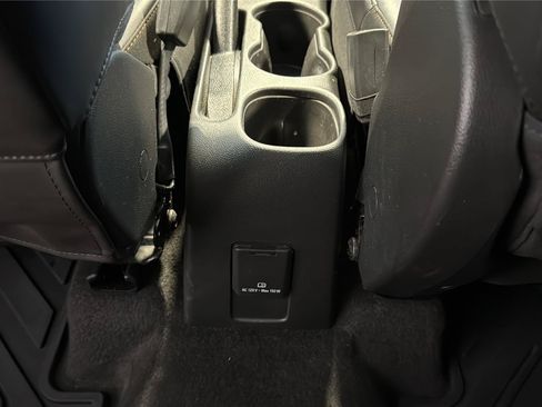 Used 2020 Chevrolet Trax LT w/ LT Convenience Package FWD image 26