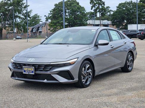 New 2025 Hyundai Elantra Limited FWD image 1