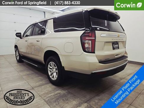 Used 2023 Chevrolet Suburban LT AWD/4WD image 3