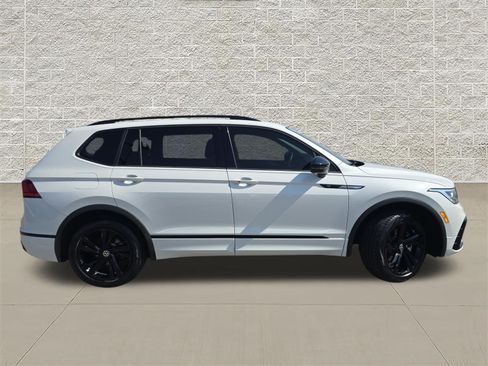 Certified 2024 Volkswagen Tiguan SE R-Line AWD/4WD image 8