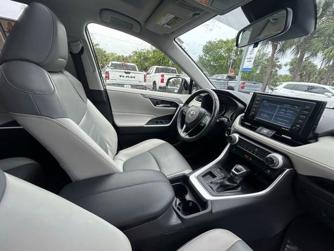Used 2020 Toyota RAV4 XLE Premium FWD image 26