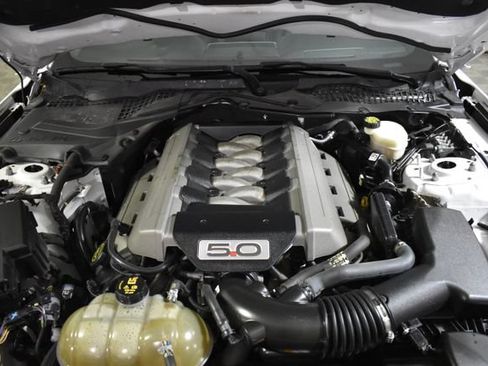 Used 2017 Ford Mustang GT RWD image 30