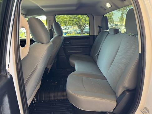 Used 2018 RAM 2500 Tradesman w/ Chrome Appearance Group image 18