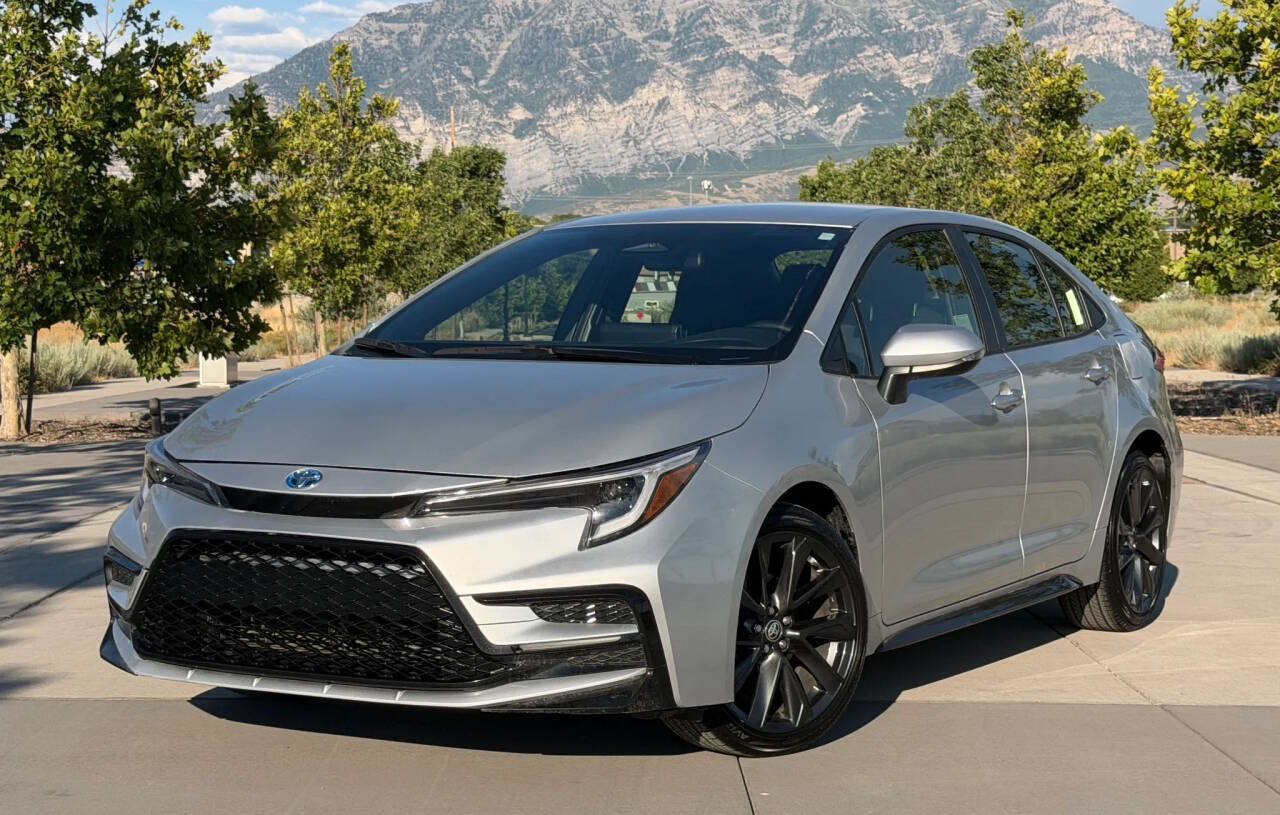 Used 2025 Toyota Corolla SE w/ Convenience Package FWD image 1