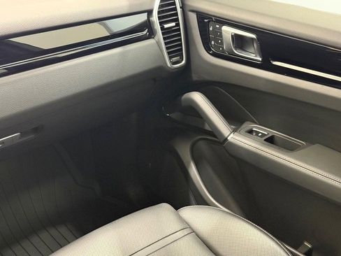 Certified 2023 Porsche Cayenne S image 17