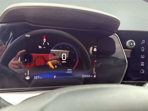 Used 2025 Chevrolet Trax LT FWD image 22