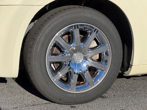 Used 2010 Chrysler 300 Touring image 9